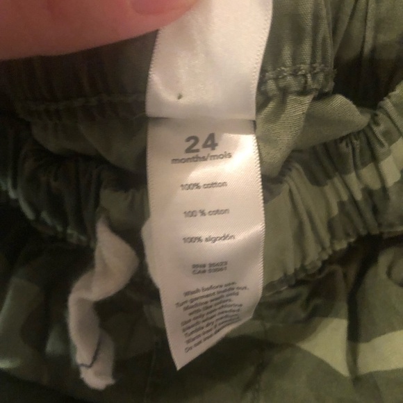 OSHKOSH & Carter’s Size 24 Month Shorts - Picture 7 of 8